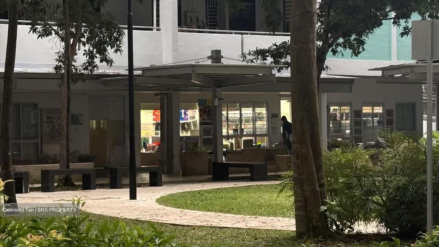 Clementi Avenue 2 Shopping Centre (D5), Retail #555321071